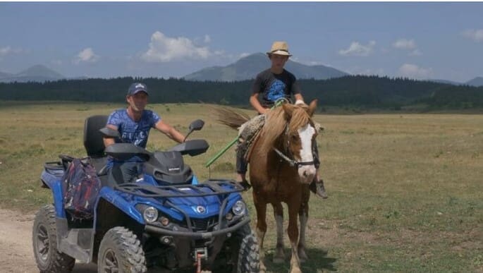 Otac i sin čuvaju stoku za 2. 000KM. Radnika koji će im pomoći ne mogu naći ni za lijeka