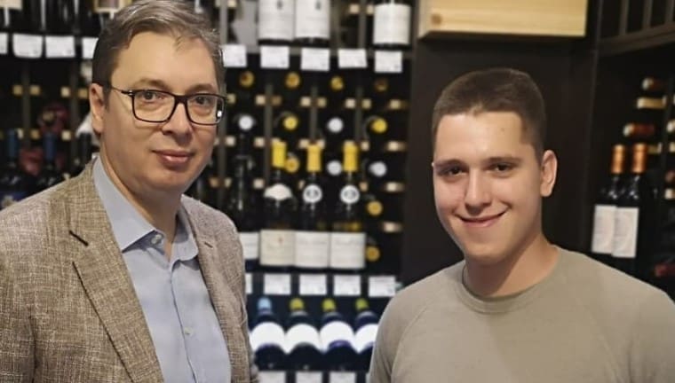 Vučićevog sina u BiH čuva pet naoružanih ljudi. Vučić: On je tamo privatno