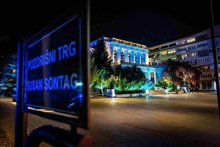 Prekinut performans ispred NPS: Policiju pozvao Haris Zahiragić