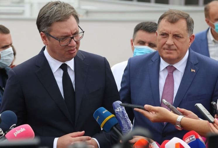 Vučić pisao liderima vlasti i opozicije u RS: Beograd će pasti ako ga zajedno ne odbranimo!
