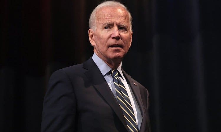 Biden pozvao Kongres da zabrani jurišno oružje