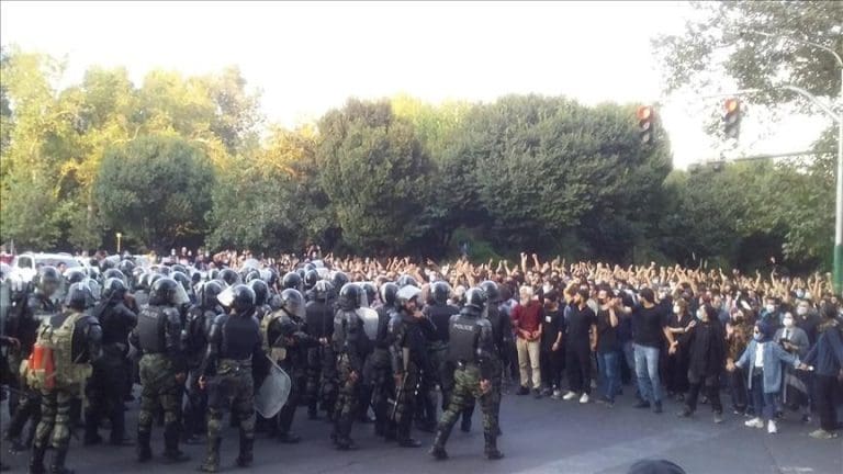 Iran: Pogubljen prvi demonstrant osuđen zbog učešća u masovnim protestima