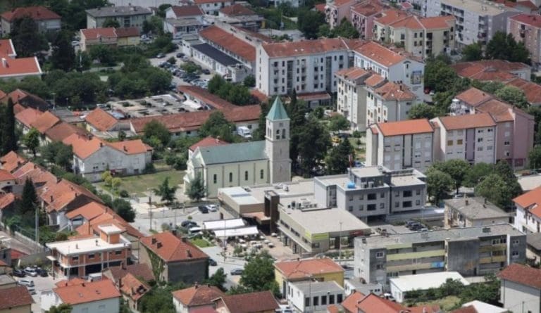 Sve više porodica doseljava u bh. grad, dolaze i stranci: Vrtić 90 KM, besplatan prevoz za učenike, besplatne knjige…