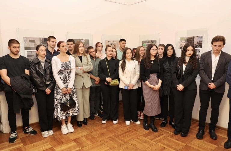 Izložba maturanata Tehnološke školw u Banjaluci otvorena u Banskom dvoru