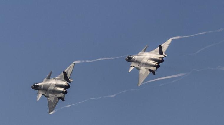 Kina šalje svoj najmoćniji borbeni avion u sporno more. “Ovo je upozorenje svijetu”