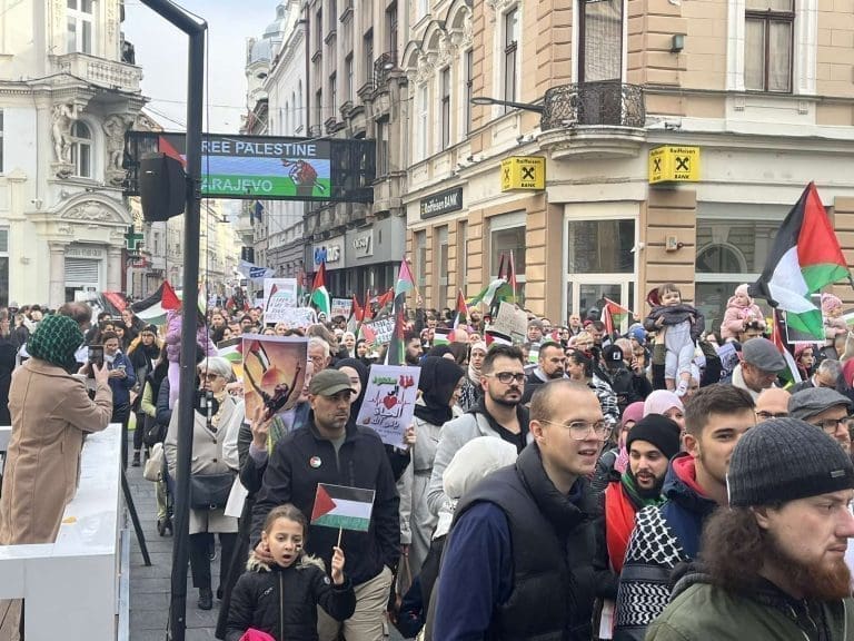 Sarajevo: Više stotina građana u protestnoj šetnji u znak podrške Palestini