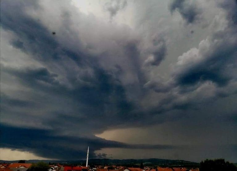 Tokom oluje, izbjegavajte ove stvari u kući