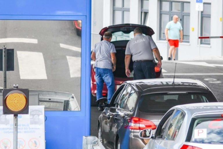 VOZAČI, SPREMITE SE: Evo na kojim graničnim prelazima su najveće gužve