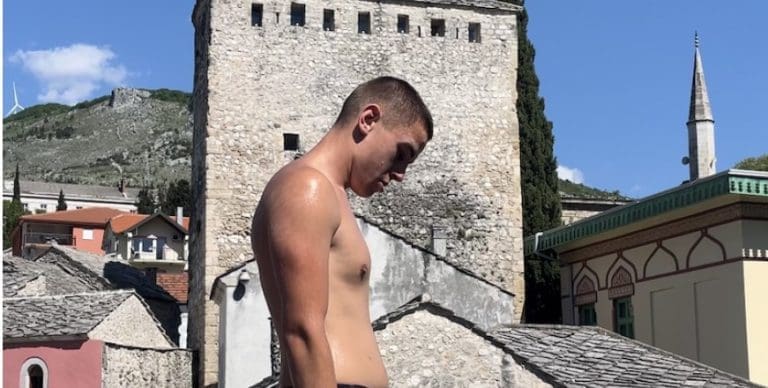 Pogledajte skok hrabrog mladića sa Starog Mosta