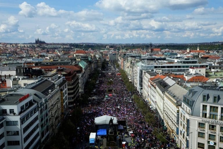 Hiljade ljudi protestovalo u Pragu: Zahtijevali izlazak iz NATO-a