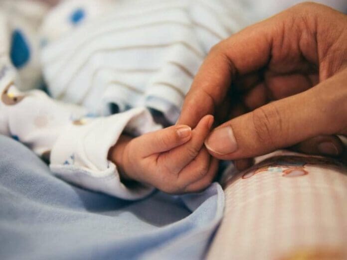 SLUČAJ IZ FOČE POTRESAO CIJELU REGIJU: Zbog bebe koja im je ispala nakon porođaja medicinare šalju na obuku