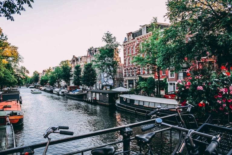 U Amsterdamu otvoren parking za 7 hiljada bicikala – i to pod vodom