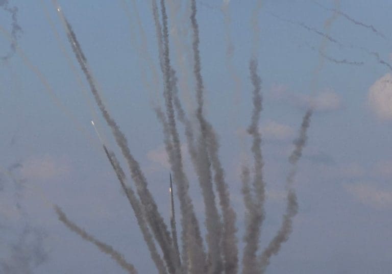 Hamas ispunio prijetnju: Stotine raketa poletjelo ka jugu Izraela!