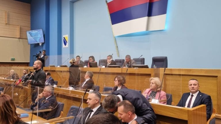 Nataša Radulović u Narodnoj skupštini: “Nemoj da se obadaš, ođe nema i gotovo….”