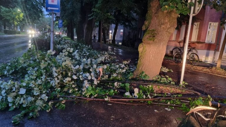 Najavljeno grmljavinsko nevrijeme, ponegdje moguć i grad. Objavljena upozorenja