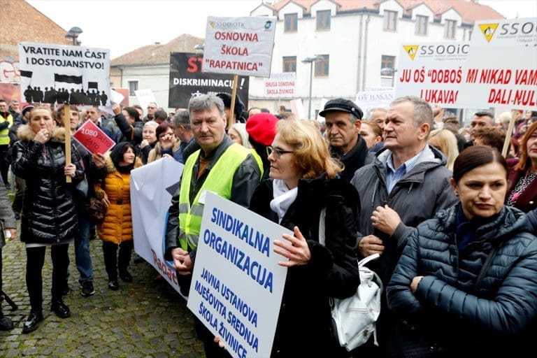 Borba zdravstvenih radnika na ulicama Tuzle: Uskoro planiraju i generalni štrajk