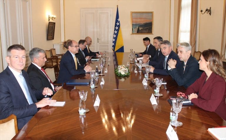 Članovi Predsjedništva BiH sa Schmidtom: Pred Bosnom i Hercegovinom su važne sedmice