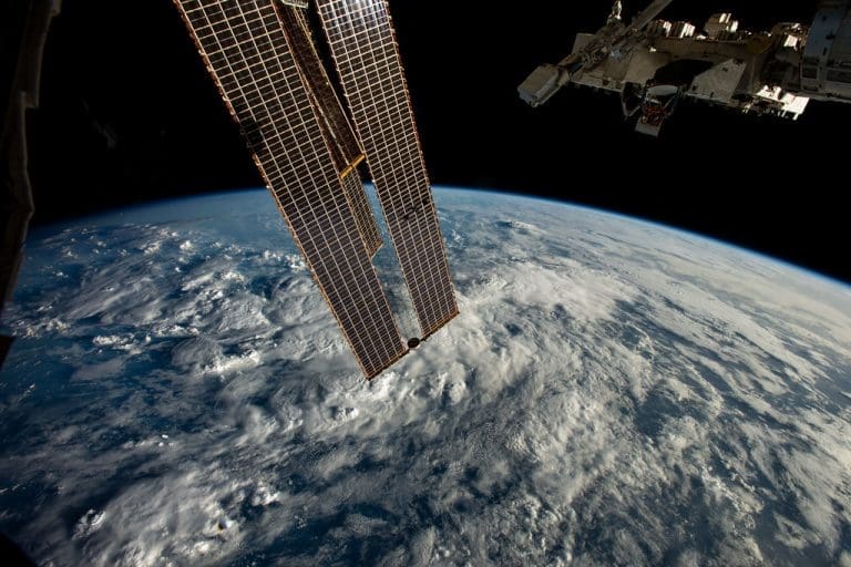 Ogroman satelit bi se ovog mjeseca trebao srušiti na Zemlju: Kolike su šanse da neko strada?