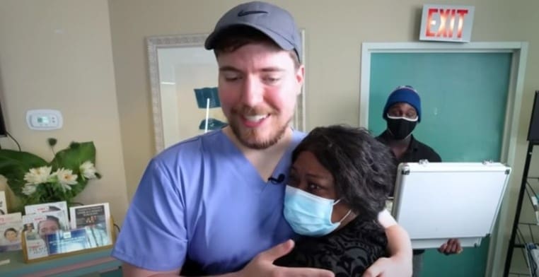 Ljudi su izračunali koliko je najplaćeniji youtuber na svijetu potrošio da bi pomogao slijepcima da progledaju