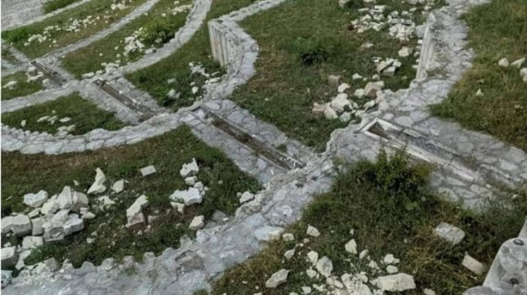 Komisija za očuvanje nacionalnih spomenika BiH: “Neka ostanu polomljene i razbacane”