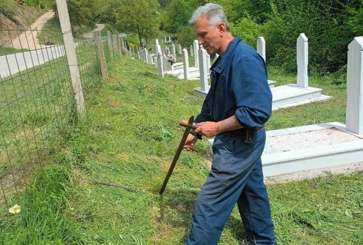 “Smatram da je to sveto mjesto”: Održava muslimanska i pravoslavna groblja: “Nekad za sevap, a nekad i za pare”