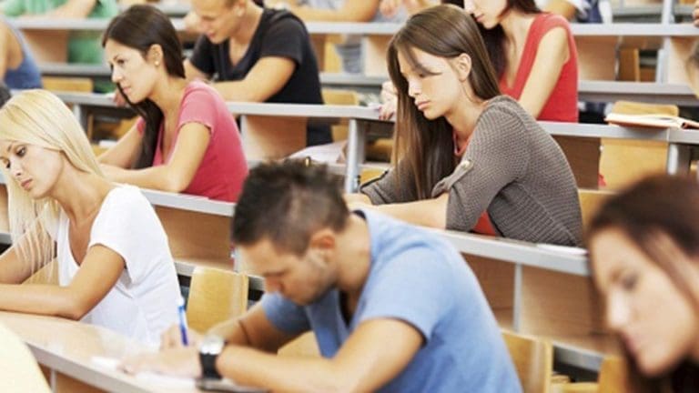 U RS sve veći broj studenata sa malignim oboljenjima: Predložene izmjene zakona po hitnom postupku