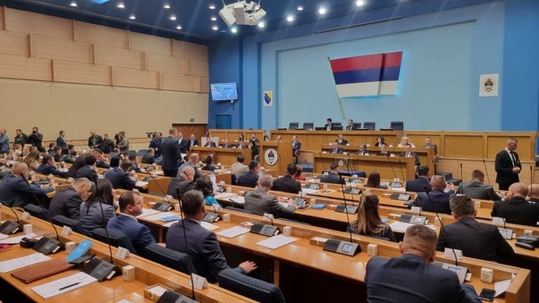 Dok narodu poskupljuje bijeli hljeb, a poslanici iz NSRS se ne odriču svoje jedinstvene privilegije – “bijelog hljeba”