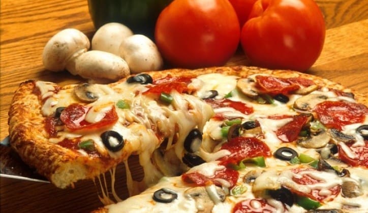 Mora li zaista pizza u Hrvatskoj koštati 18 eura?