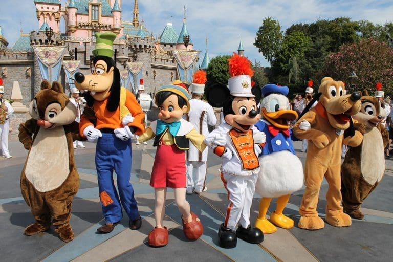 Voz sa europarlamentarcima greškom skrenuo u Disneyland umjesto u Strazbur