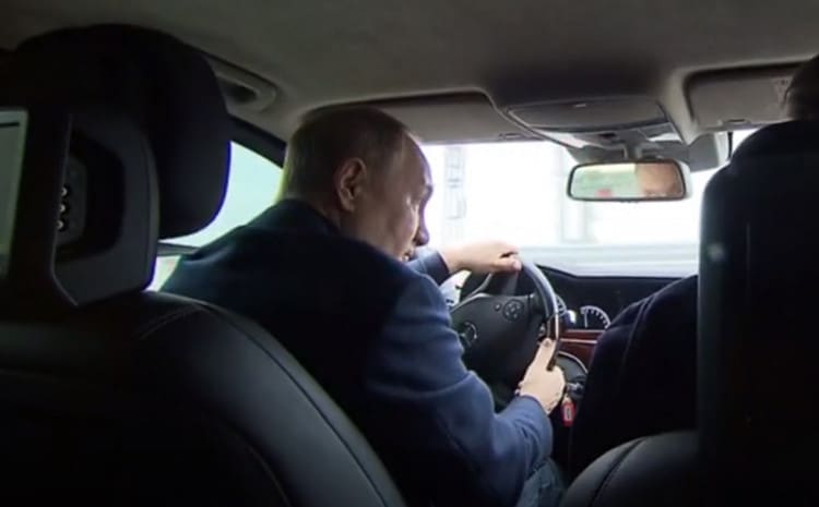 Putin vozio “Mercedes” preko napadnutog Krimskog mosta