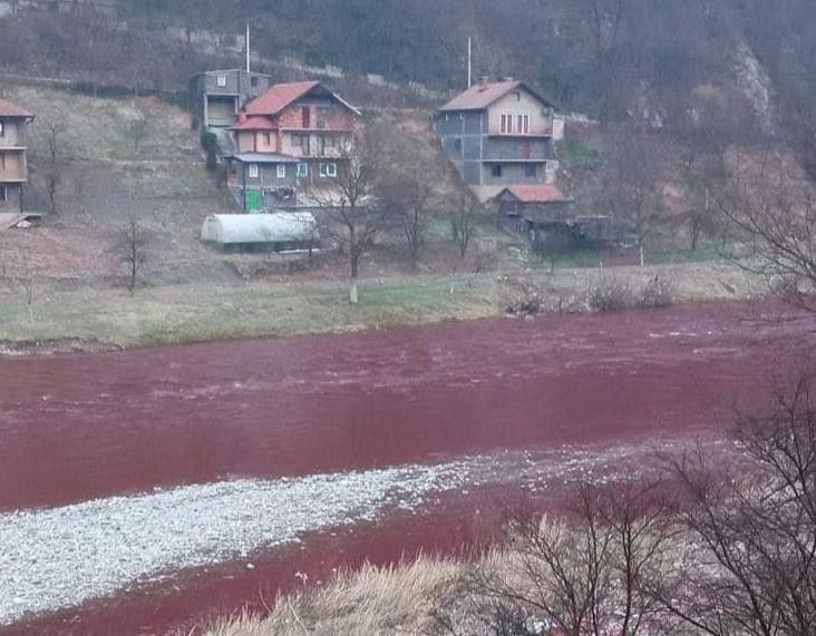 Zašto je crvena rijeka Bosna u Zenici?