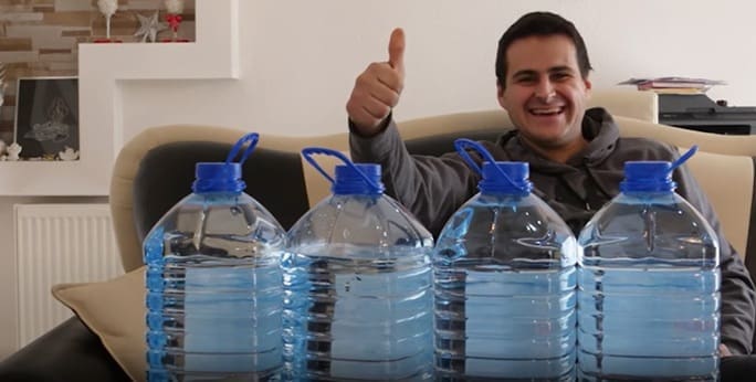 Češki mediji objavili priču o mladiću iz Fojnice koji zbog rijetkog oboljenja pije i do 27 litara vode dnevno