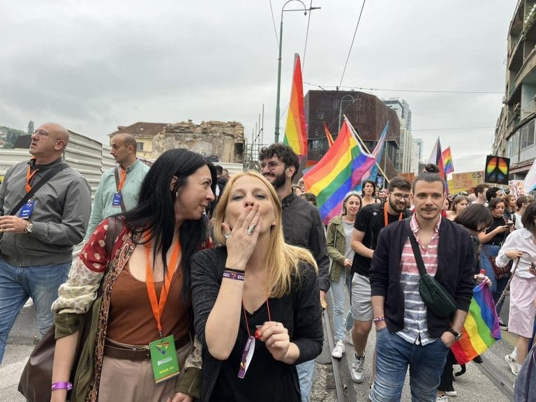 Bh. povorka ponosa završena bez incidenata, organizatori iznijeli svoje zahtjeve. Pogledajte fotografije… (FOTO)