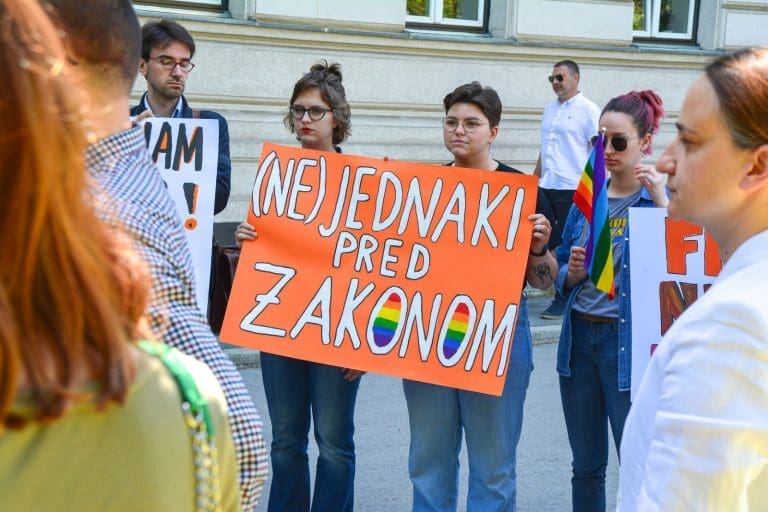 RS pitanje istopolnih zajednica nije ni stavila na dnevni red. Federacija BiH jeste, ali malo toga je urađeno