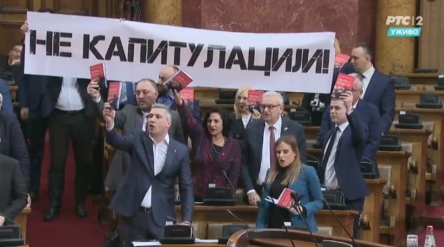 Tuča u Skupštini Srbije: Potpuno rasulo na sjednici, situacija se ne smiruje