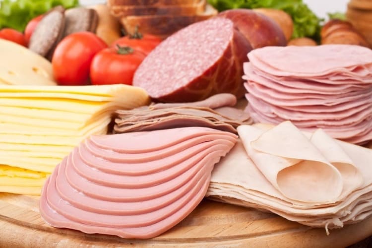 Niko ne može da vjeruje: Evo čemu služi metalni dio na pakovanju salame VIDEO
