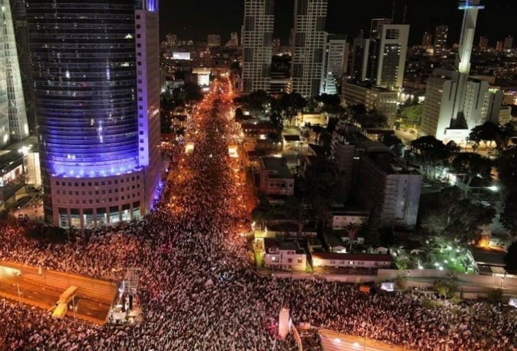 Žestoki protesti u Izraelu, na ulicama stotine hiljada ljudi: “Na rubu smo građanskog rata”