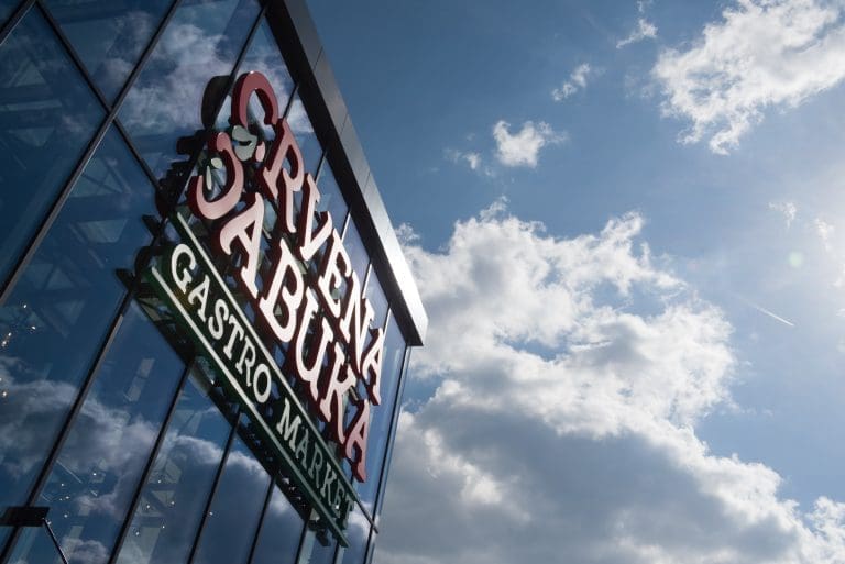 Gastro market Crvena jabuka u srcu Sarajeva – Savremeni koncept marketa za ljubitelje dobrih zalogaja i pića