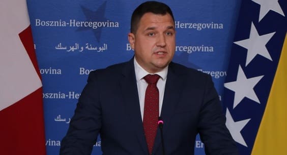 POTVRĐENO ZA BUKU: Uhapšeni ministar Miloš Lučić sumnjiči se za počinjenje tri krivična djela