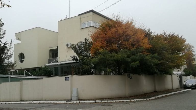 Dokle će Beograd da čuva Dodikovu vilu na Dedinju?
