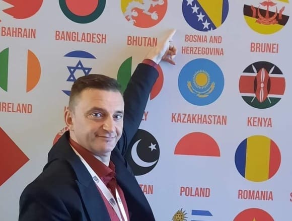 Najbolji profesor na svijetu: “Deset godina uopšte ne koristim udžbenik, kad će u njima biti pandemija, sukob u Ukrajini? Nikad!”