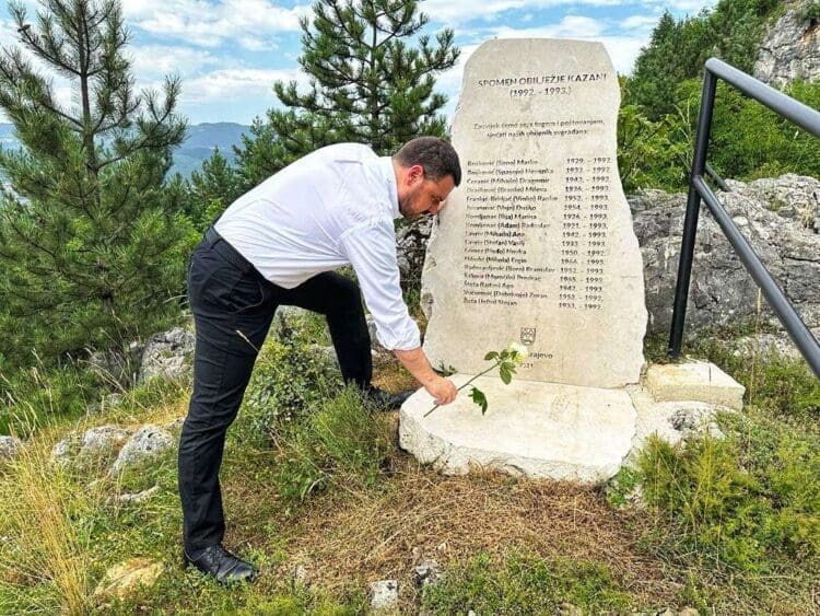 Magazinović posjetio mjesta stradanja sva tri naroda: “Nema nama ni koraka naprijed bez iskrenog ‘Žao mi je’”