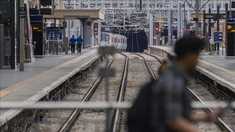 Velika Britanija: Desetine hiljada željezničkih radnika u petodnevnom štrajku