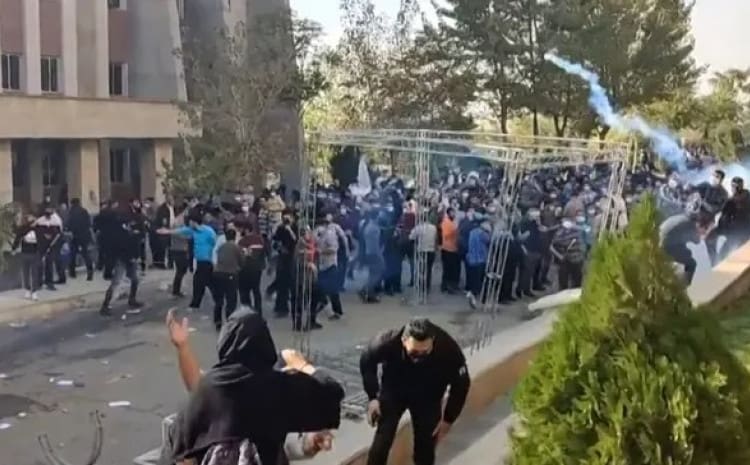 Iranske snage sigurnosti napadaju studente, desetine uhapšenih
