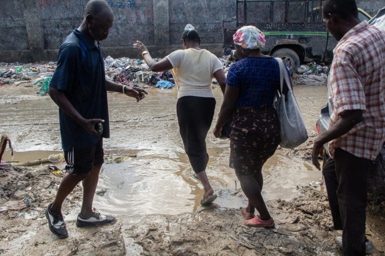 U poplavama na Haitiju poginulo najmanje 15 osoba