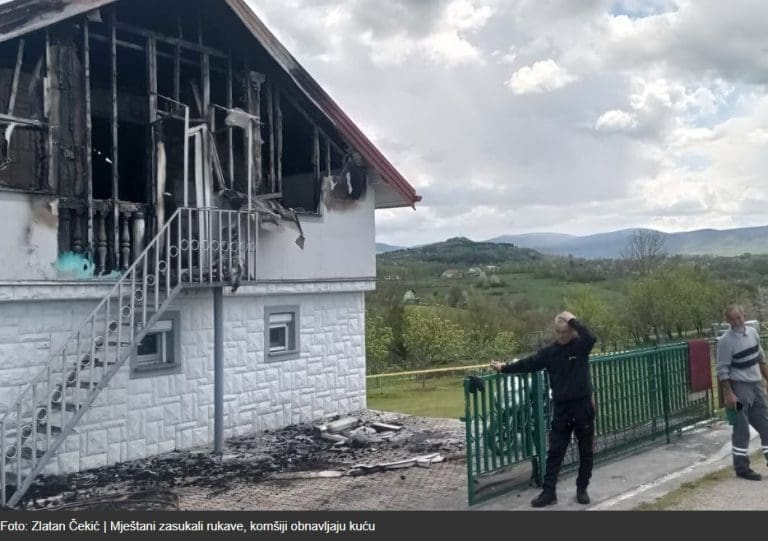Kakav gest: Mještani složno grade kuću komšiji!