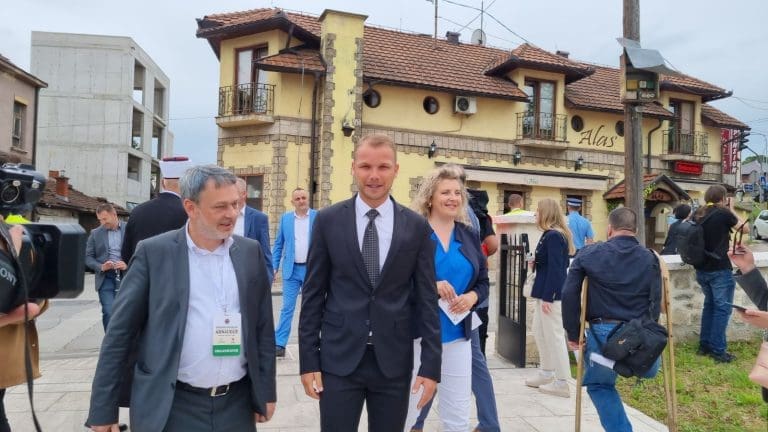 STANIVUKOVIĆ: Ne vjerujem u čovjeka koji ruši svetinje i bomogolje VIDEO