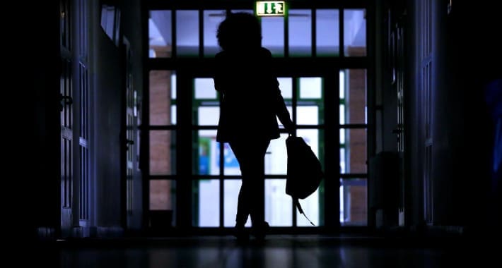 “Direktor me nazvao na telefon i počeo se derati na mene. On urla, a ja krvarim po stolici i radim”.