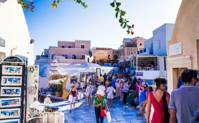 Svaki turista mora da zna gdje je zabranjeno žvakati žvaku, jesti na ulici, nositi štikle, uzeti školjku sa plaže…