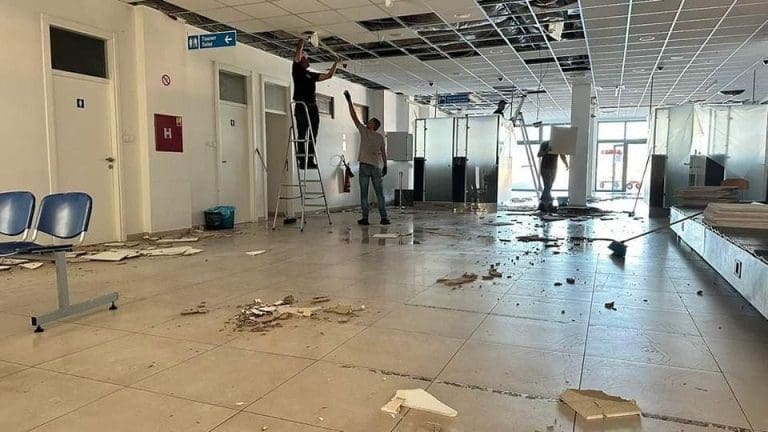 Banjalučki aerodrom ostao bez krova, unutra kao poslije tornada